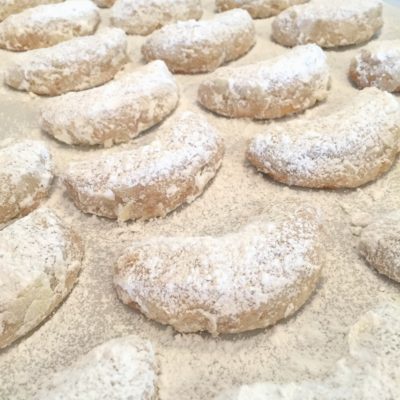 Christmas: Pecan Crescent Cookies